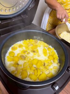 LINE ALBUM 2025.10.21)らくやこども食堂(10月お誕生会) 251208