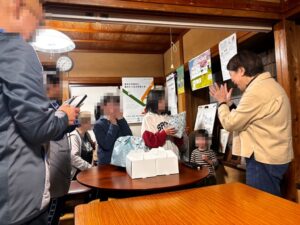26.3.24）らくやこども食堂お誕生会