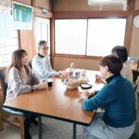 26.2）サロン風景